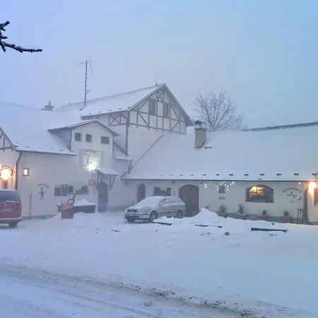 Hostinec U Pejska A Kocicky 3*