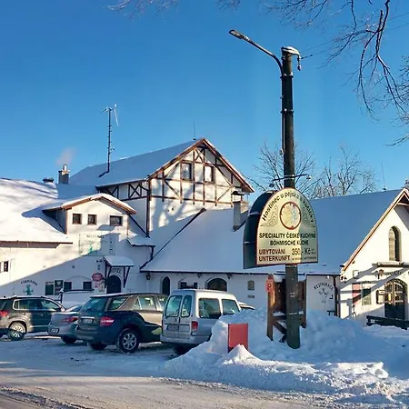 Hostinec U Pejska A Kocicky 3*